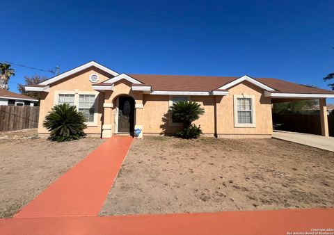 A home in Carrizo Springs