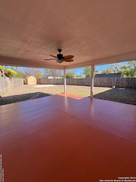 A home in Carrizo Springs