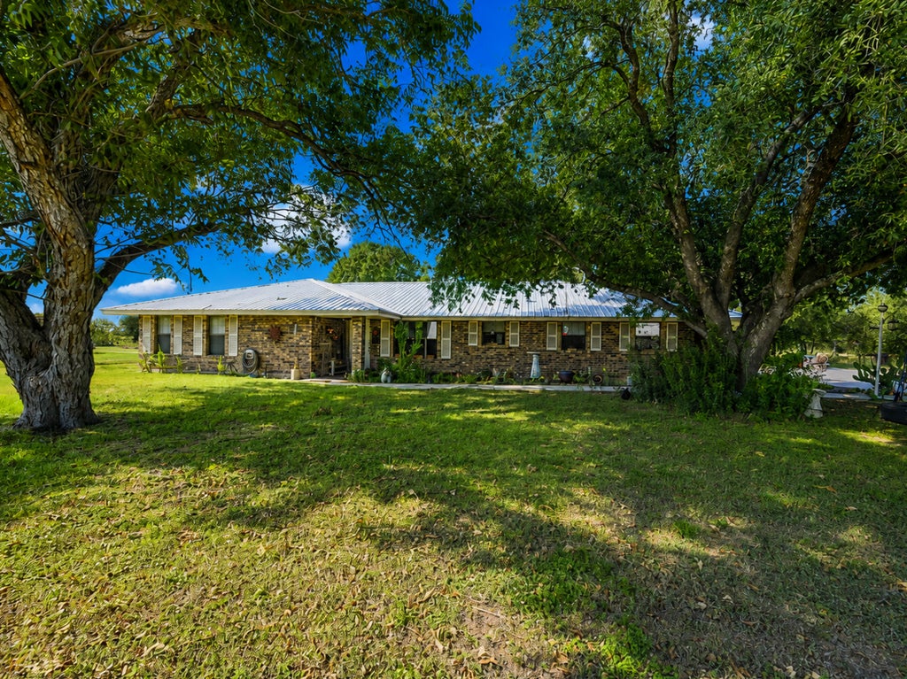 Photo of 5032 S SANTA CLARA RD, Seguin, TX 78155 (MLS # 2012380)
