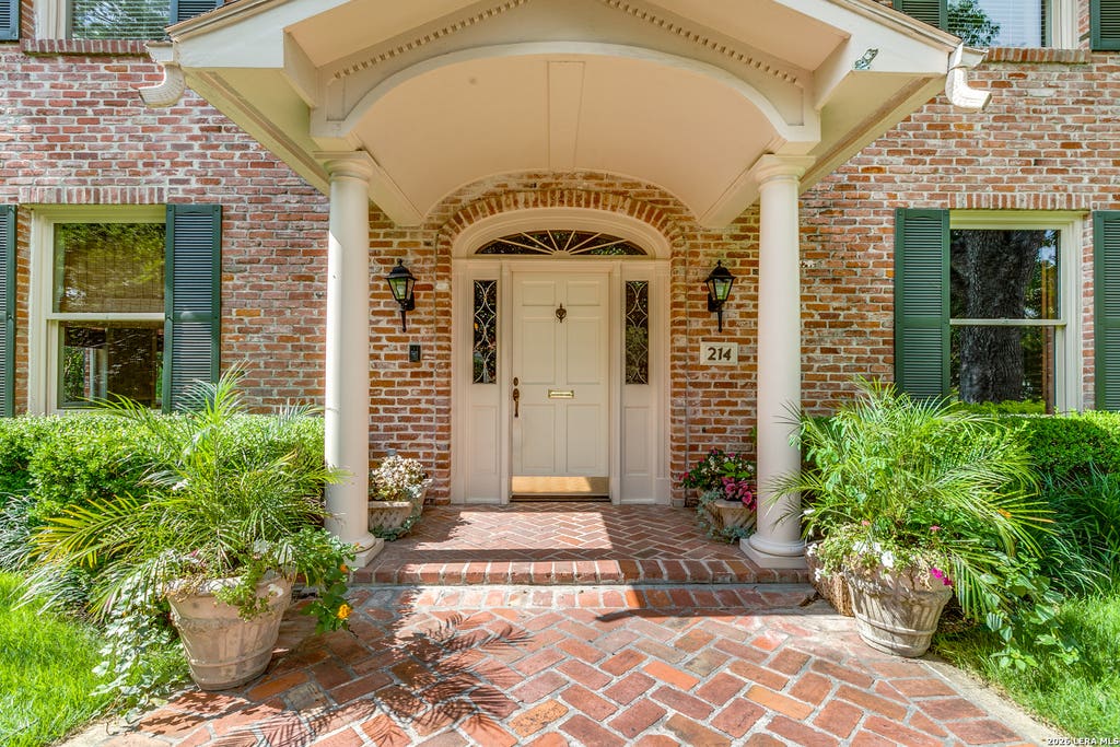 Photo of 214 Terrell Rd, Terrell Hills, TX 78209 (MLS # 1973127)