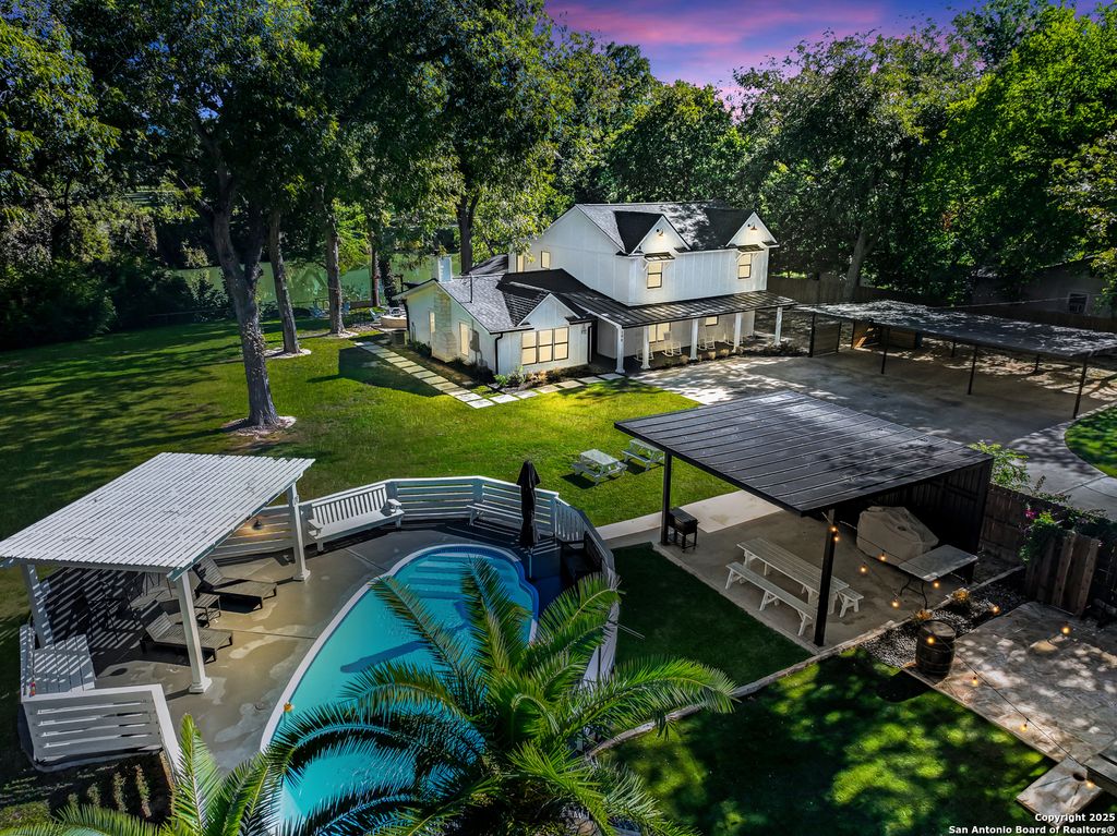 Photo of 198 Guadalupe River, Seguin, TX 78155 (MLS # 1925571)