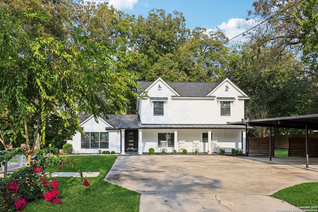 Photo of 198 Guadalupe River, Seguin, TX 78155 (MLS # 1925571)