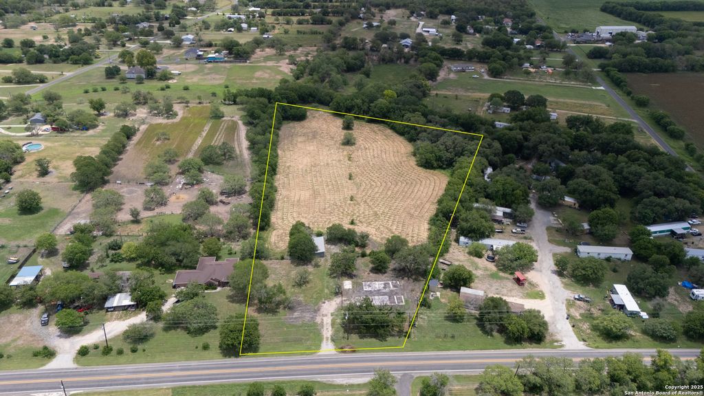 Photo of 901 Fm 1620, Seguin, TX 78155 (MLS # 1881841)