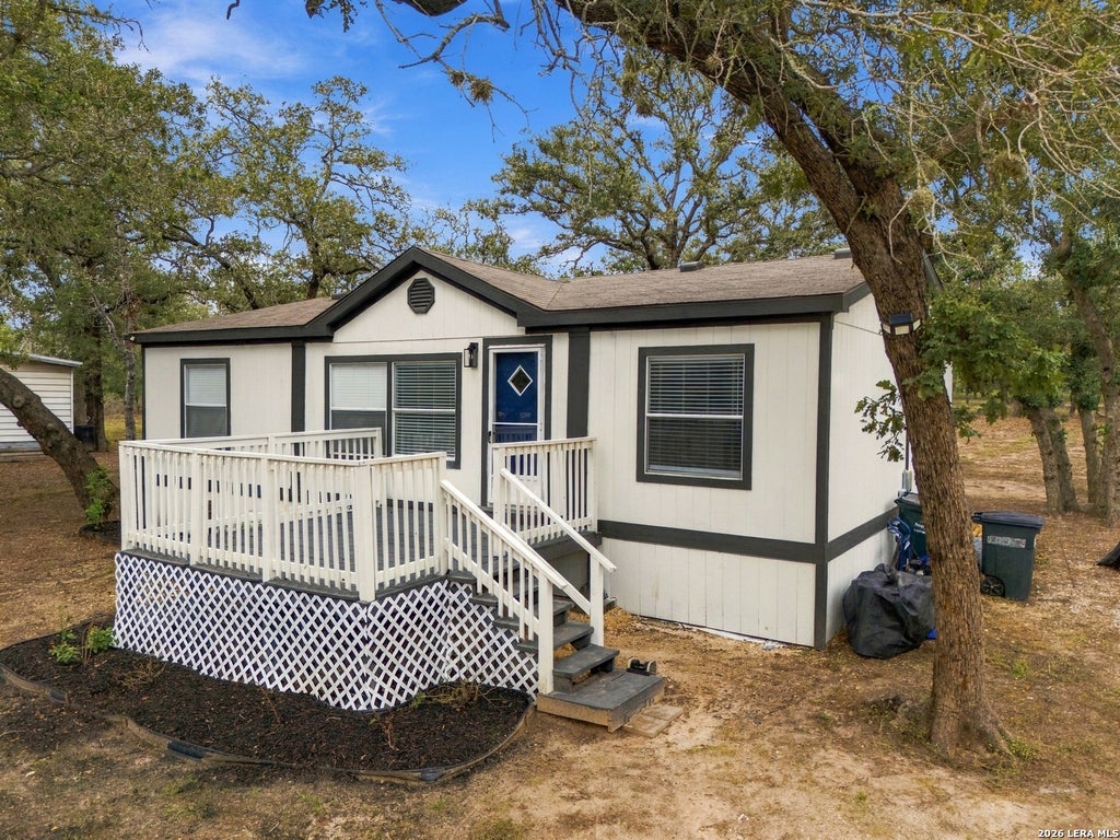 Photo of 115 Dinks, Seguin, TX 78155 (MLS # 2021562)
