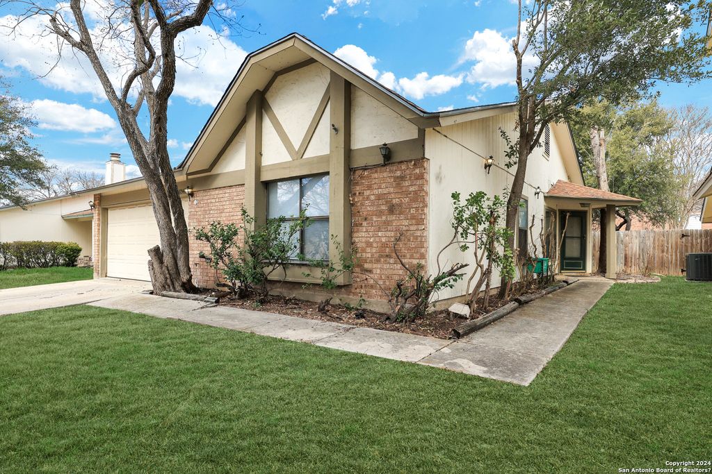 Photo of 6943 SUNSHINE TREE DR, San Antonio, TX 78249 (MLS # 1955966)