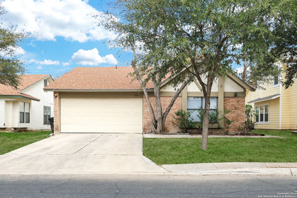 Photo of 6943 SUNSHINE TREE DR, San Antonio, TX 78249 (MLS # 1955966)