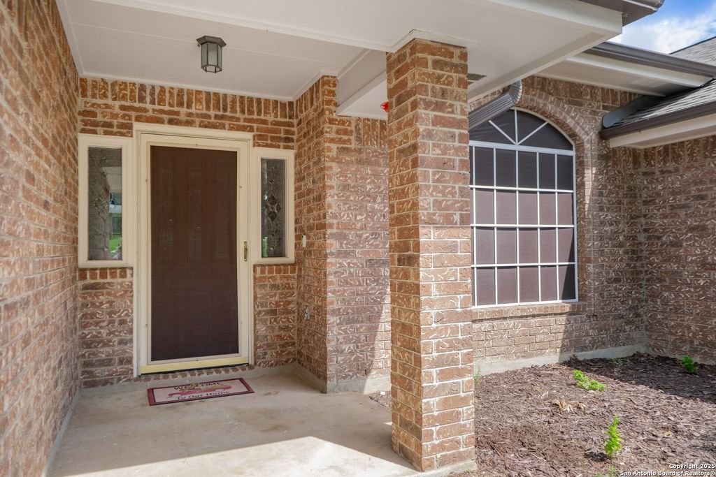 Photo of 313 Ridge Crest Dr, Seguin, TX 78155 (MLS # 1885357)