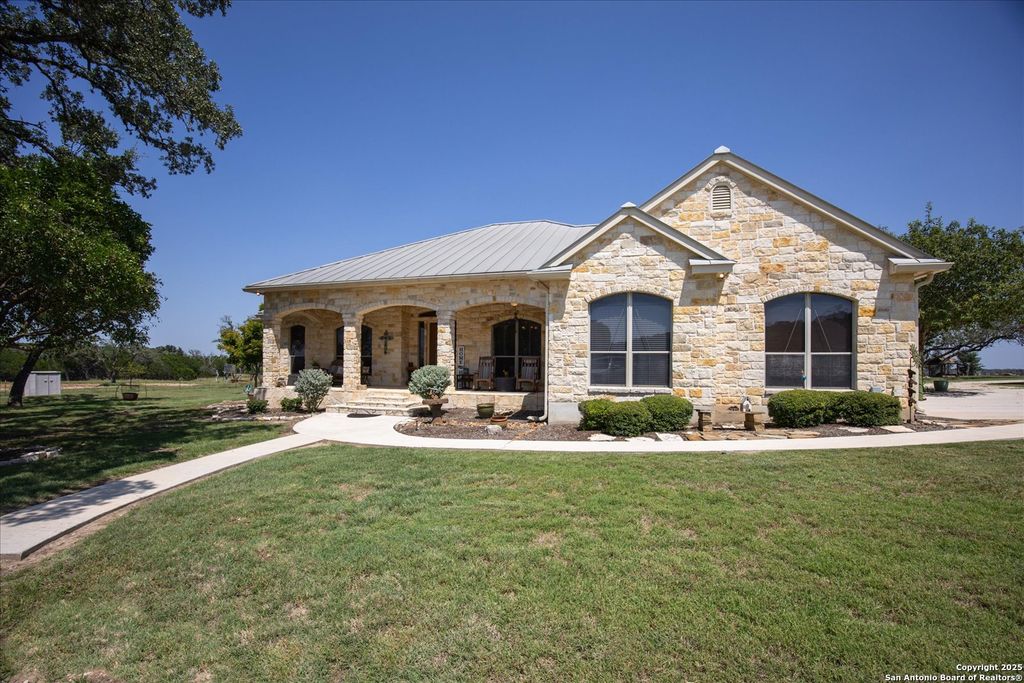 Photo of 34 Cravey Rd, Boerne, TX 78006 (MLS # 1954410)