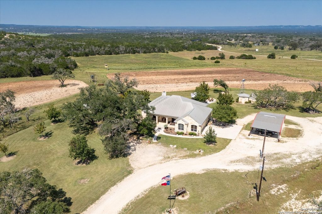 Photo of 34 Cravey Rd, Boerne, TX 78006 (MLS # 1954410)