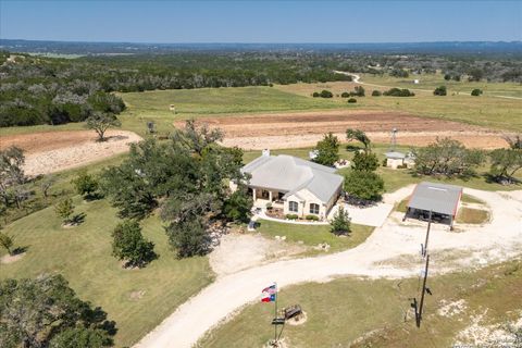 Photo of 34 Cravey Rd, Boerne, TX 78006 (MLS # 1954410)