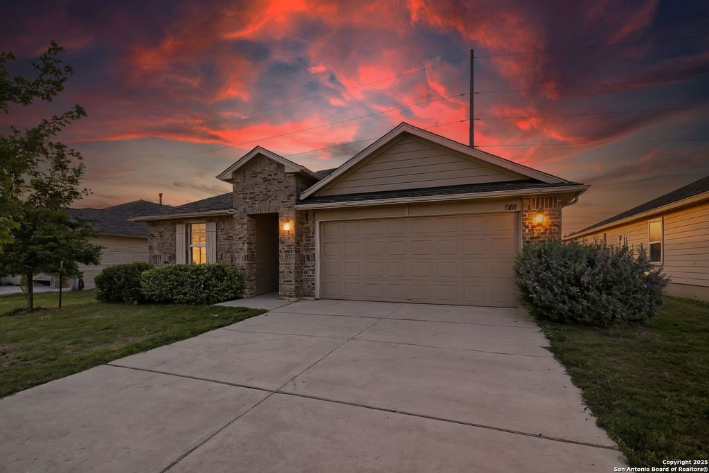 Photo of 1308 Parkwood, Seguin, TX 78155 (MLS # 1919994)