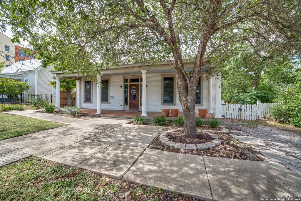 Photo of 626 Nolan, San Antonio, TX 78202 (MLS # 1886141)