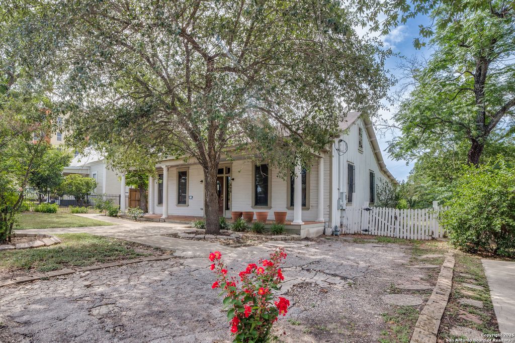 Photo of 626 Nolan, San Antonio, TX 78202 (MLS # 1886141)