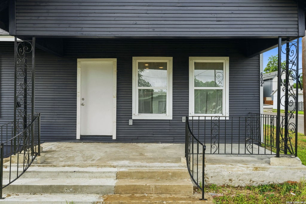 Photo of 602 Canton, San Antonio, TX 78202 (MLS # 2017854)