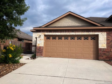 Photo of 565 Creekside Circle, New Braunfels, TX 78130 (MLS # 1934616)