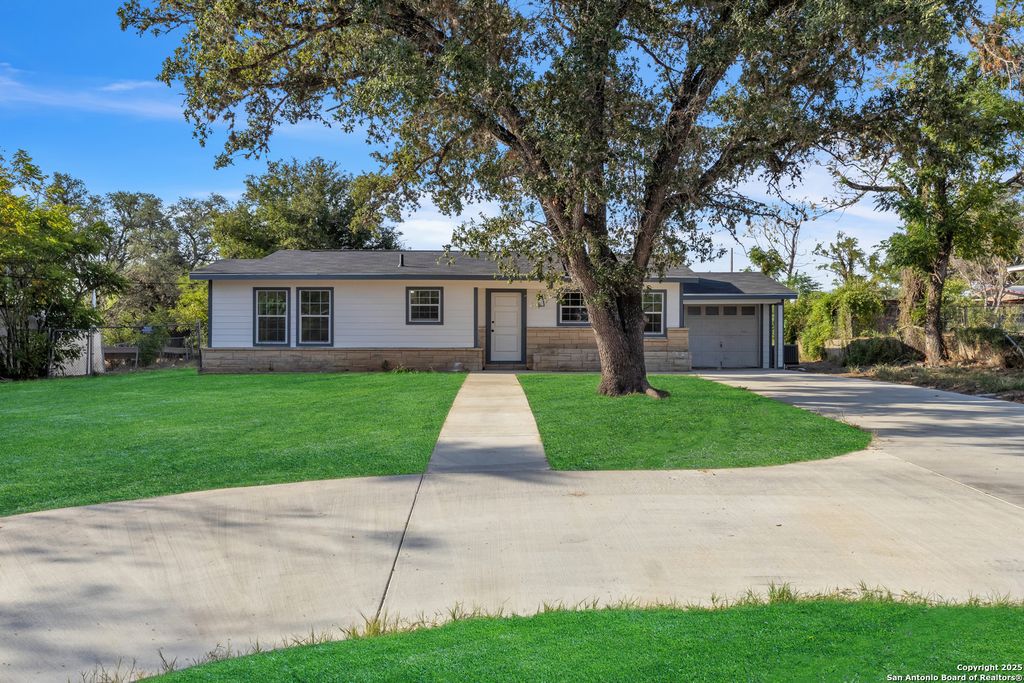 Photo of 515 Bensdale, Pleasanton, TX 78064 (MLS # 1908381)