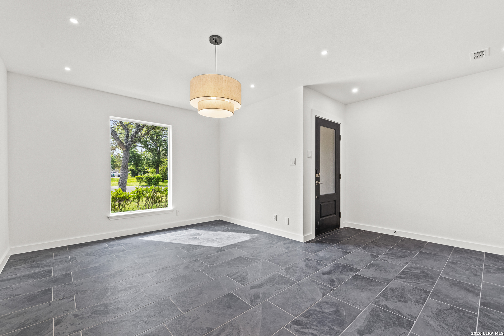 413 GLADIOLA LN