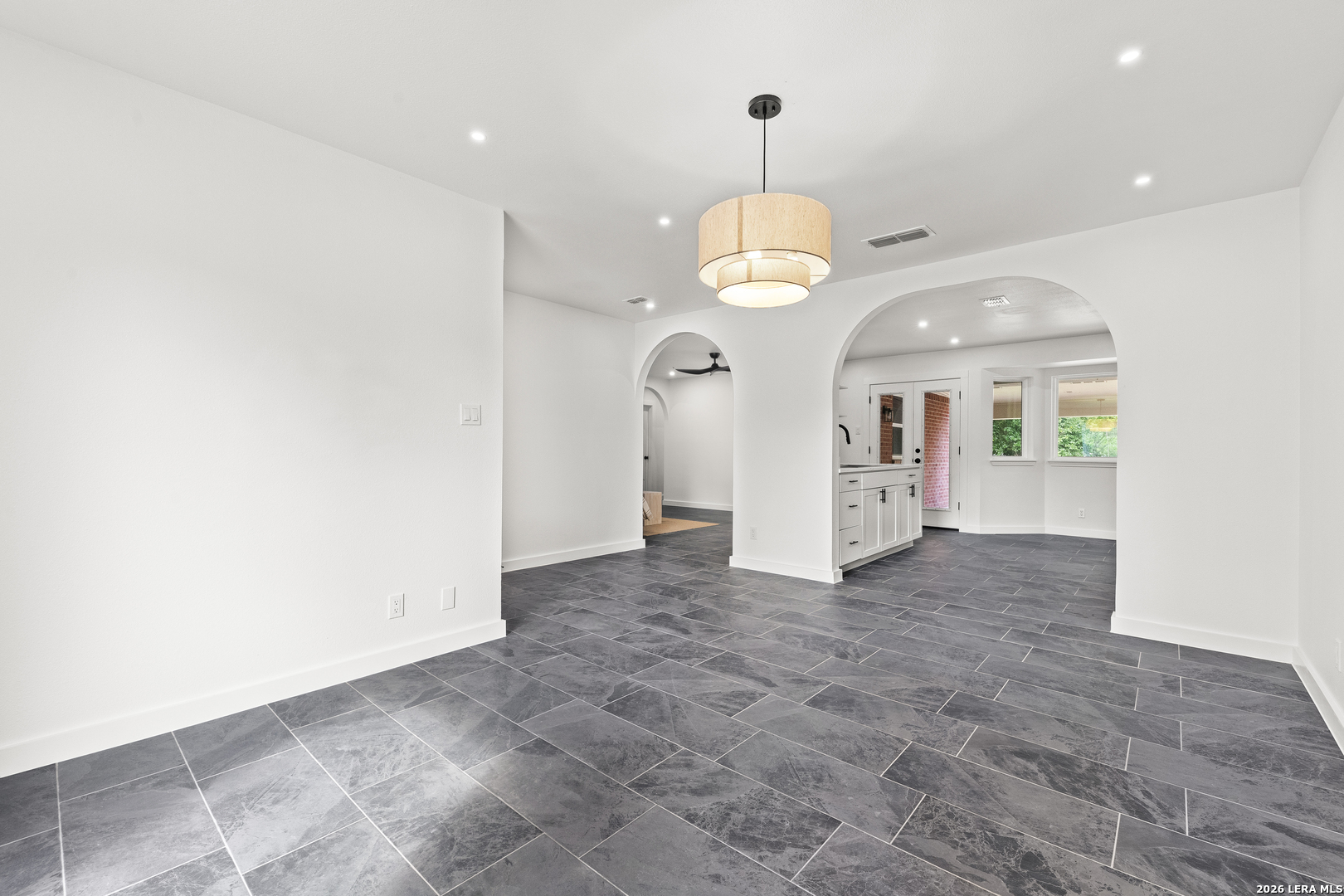 413 GLADIOLA LN