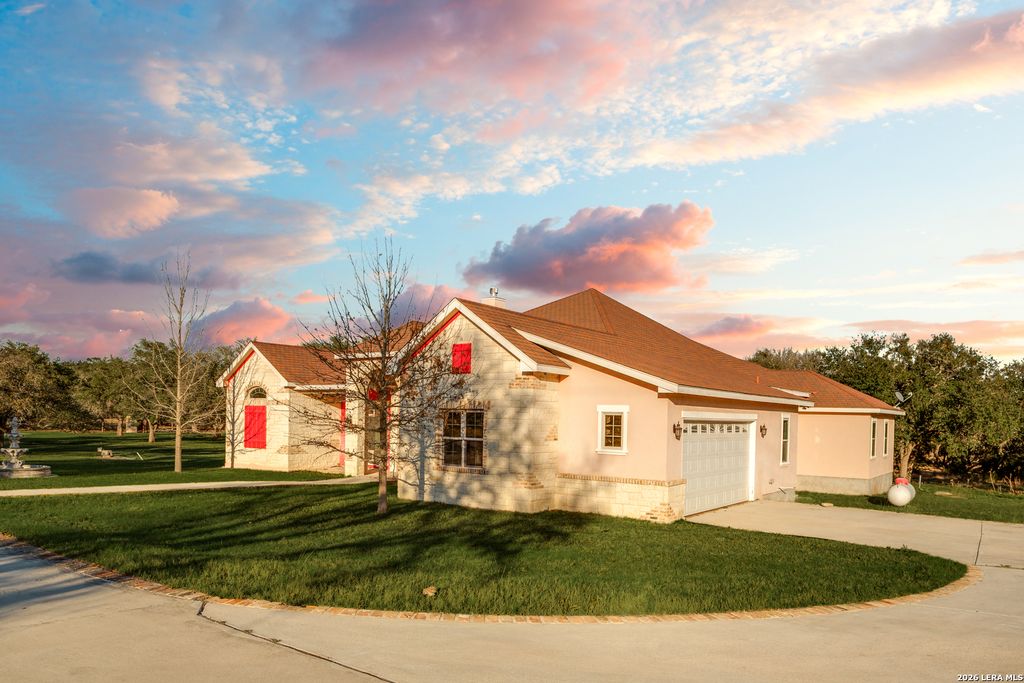 Photo of 419 Rodalyn Drive, Boerne, TX 78006 (MLS # 1949058)