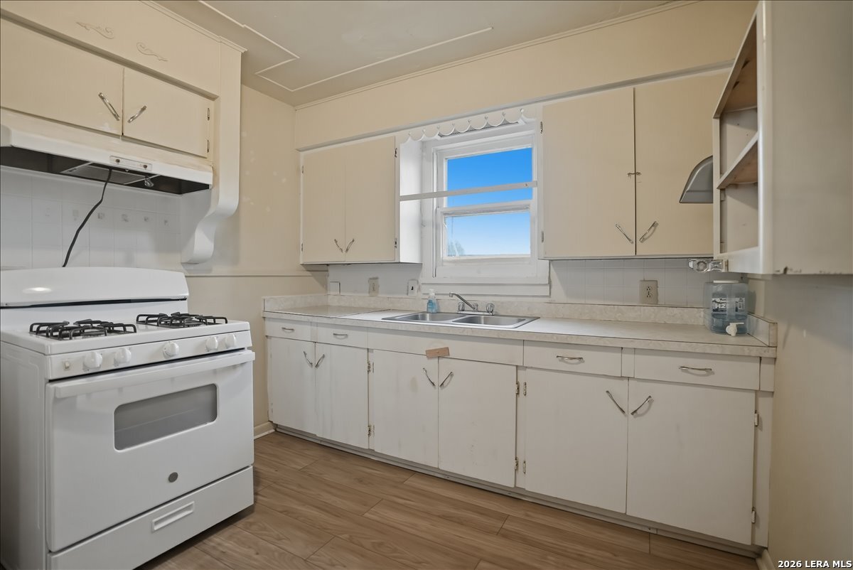 201 S ALTA VISTA ST