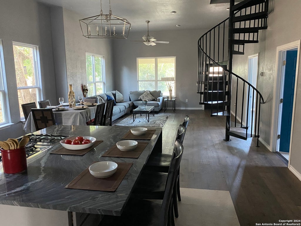 Photo of 305 SPRUCE ST, San Antonio, TX 78203 (MLS # 2022863)