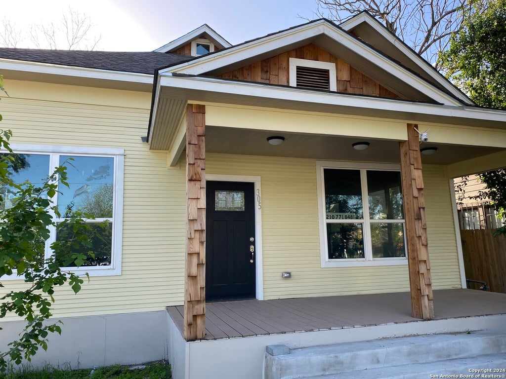 Photo of 305 SPRUCE ST, San Antonio, TX 78203 (MLS # 2022863)