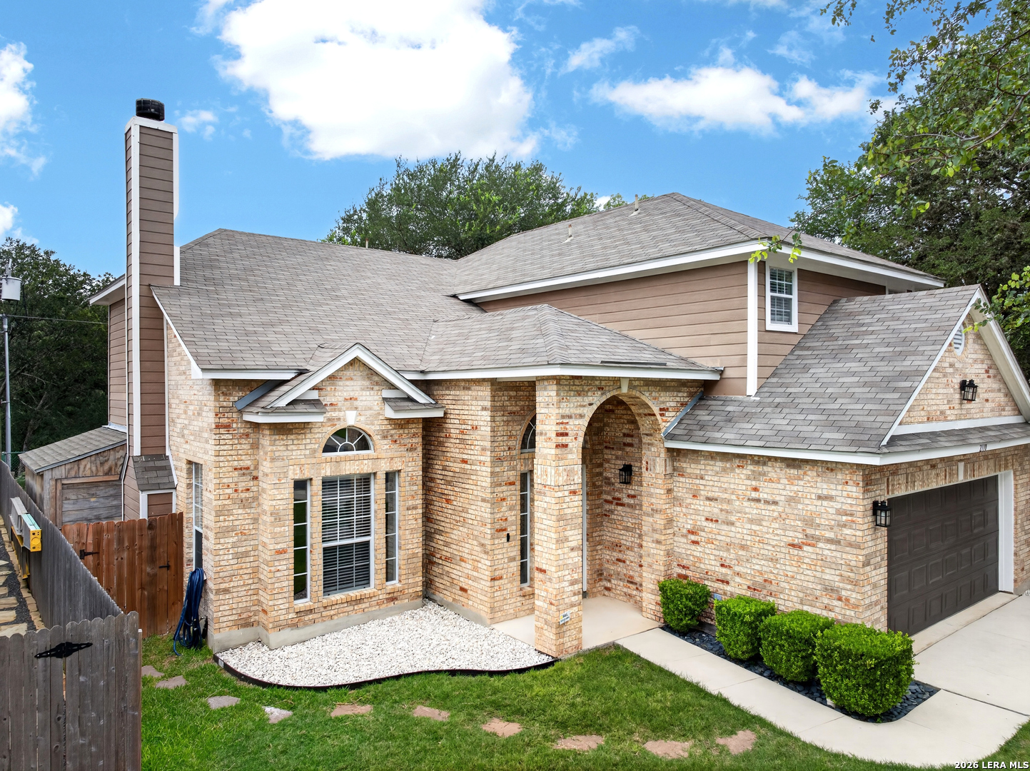 2110 REDWOODS CRST