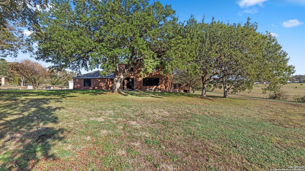 Photo of 501 Rudeloff, Seguin, TX 78155 (MLS # 1926982)