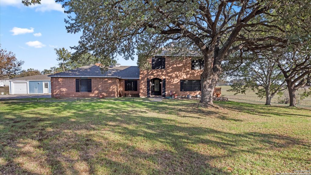 Photo of 501 Rudeloff, Seguin, TX 78155 (MLS # 1926982)