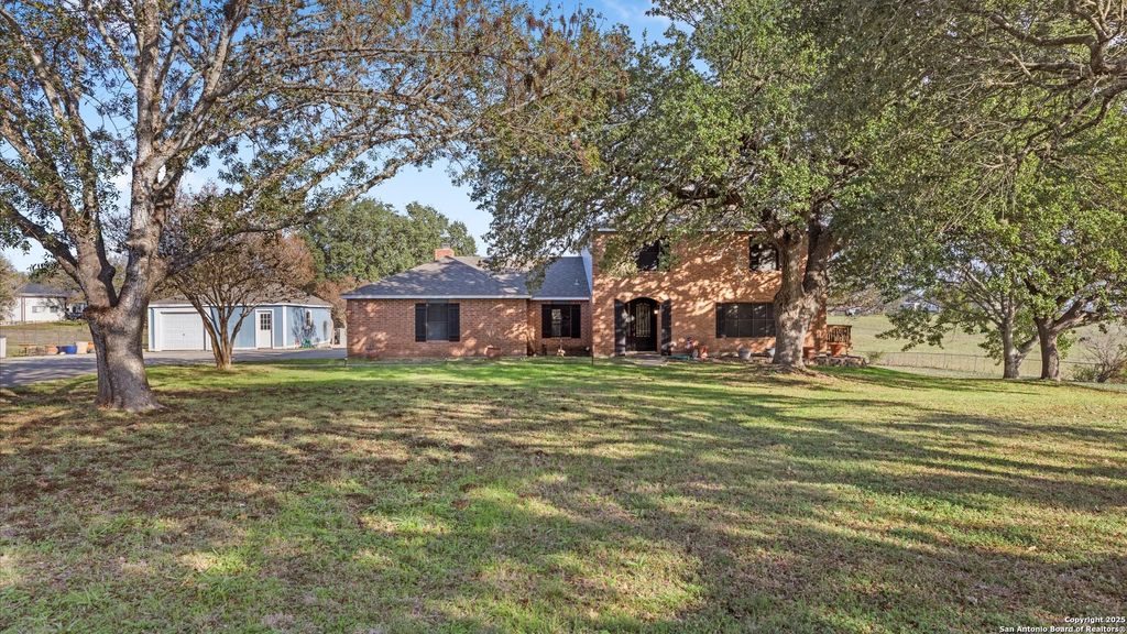 Photo of 501 Rudeloff, Seguin, TX 78155 (MLS # 1926982)