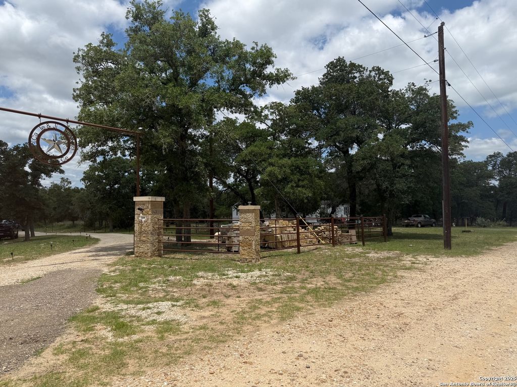 Photo of 108 Deep Woods, Seguin, TX 78155 (MLS # 1948197)