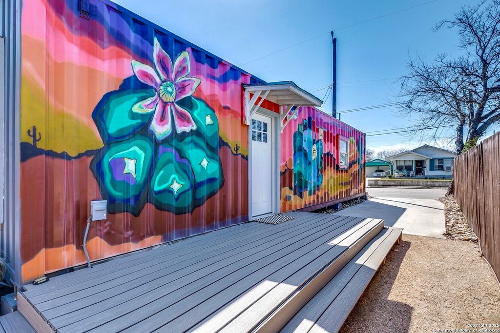 Photo of 2415 W Poplar, San Antonio, TX 78207 (MLS # 1926744)