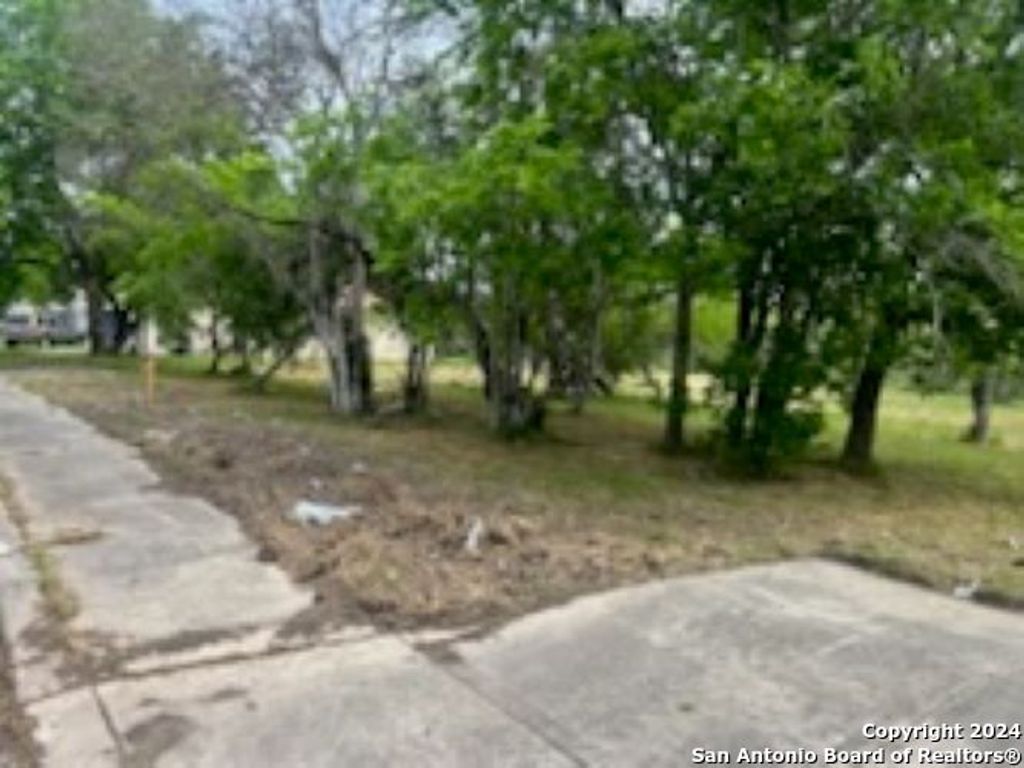 Photo of 5318 NATHO ST, San Antonio, TX 78222 (MLS # 1770692)
