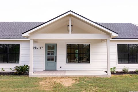 Property photo of 117 Cemetery Rd, Charlotte, TX 78011