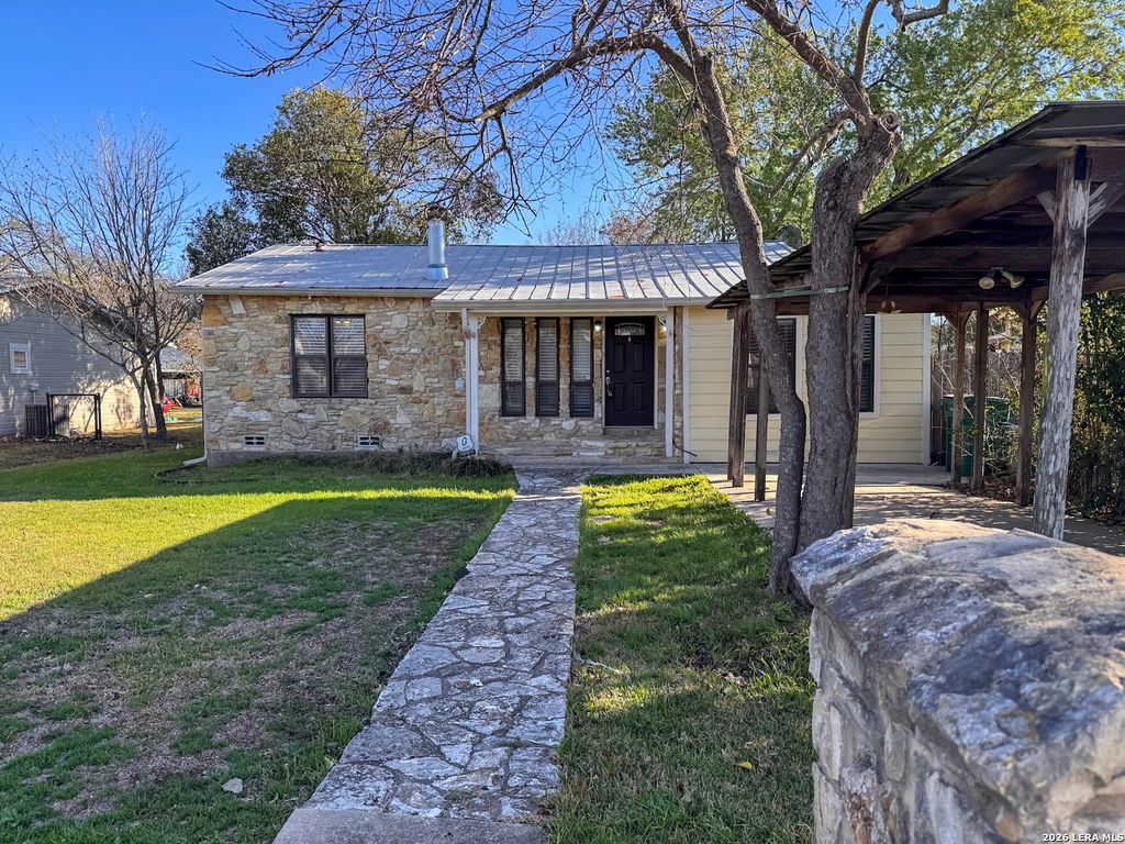 Photo of 325 Hickman, Boerne, TX 78006 (MLS # 1948254)
