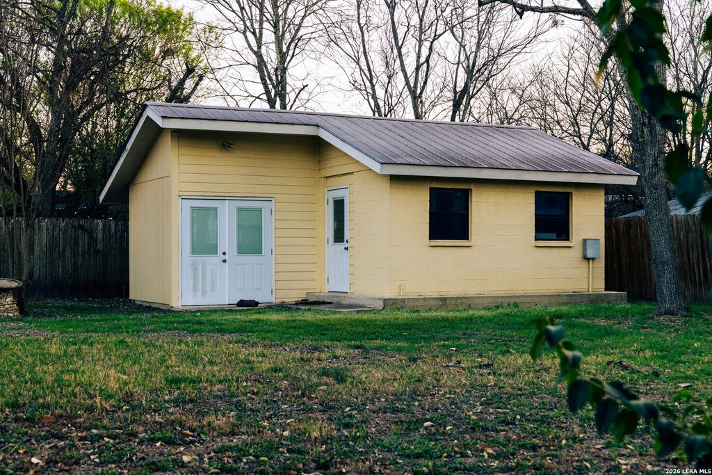 Photo of 325 Hickman, Boerne, TX 78006 (MLS # 1948254)