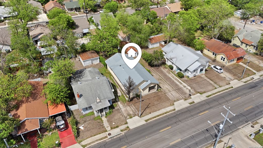 Photo of 2437 E Houston St, San Antonio, TX 78202 (MLS # 1958604)