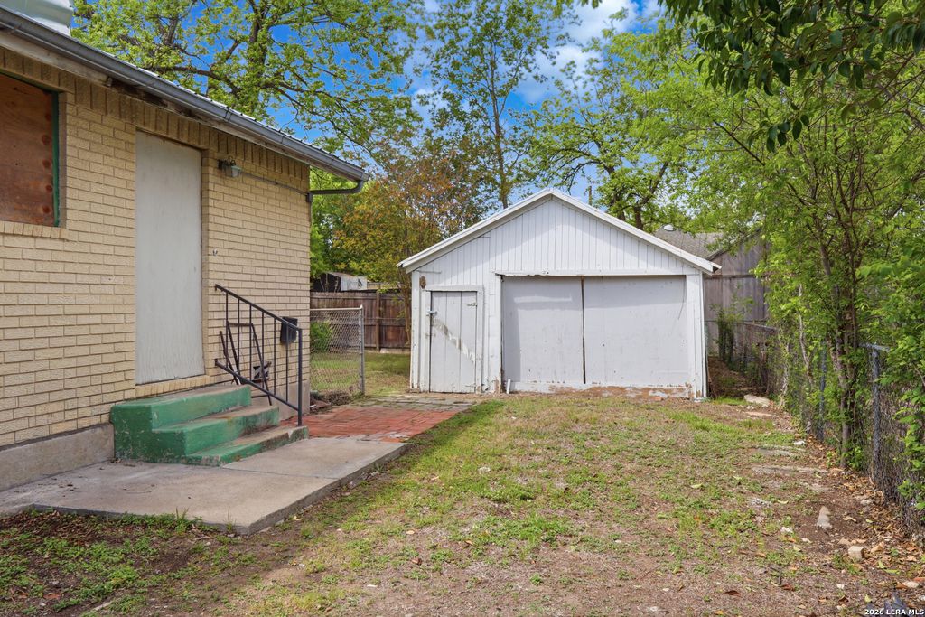 Photo of 2437 E Houston St, San Antonio, TX 78202 (MLS # 1958604)
