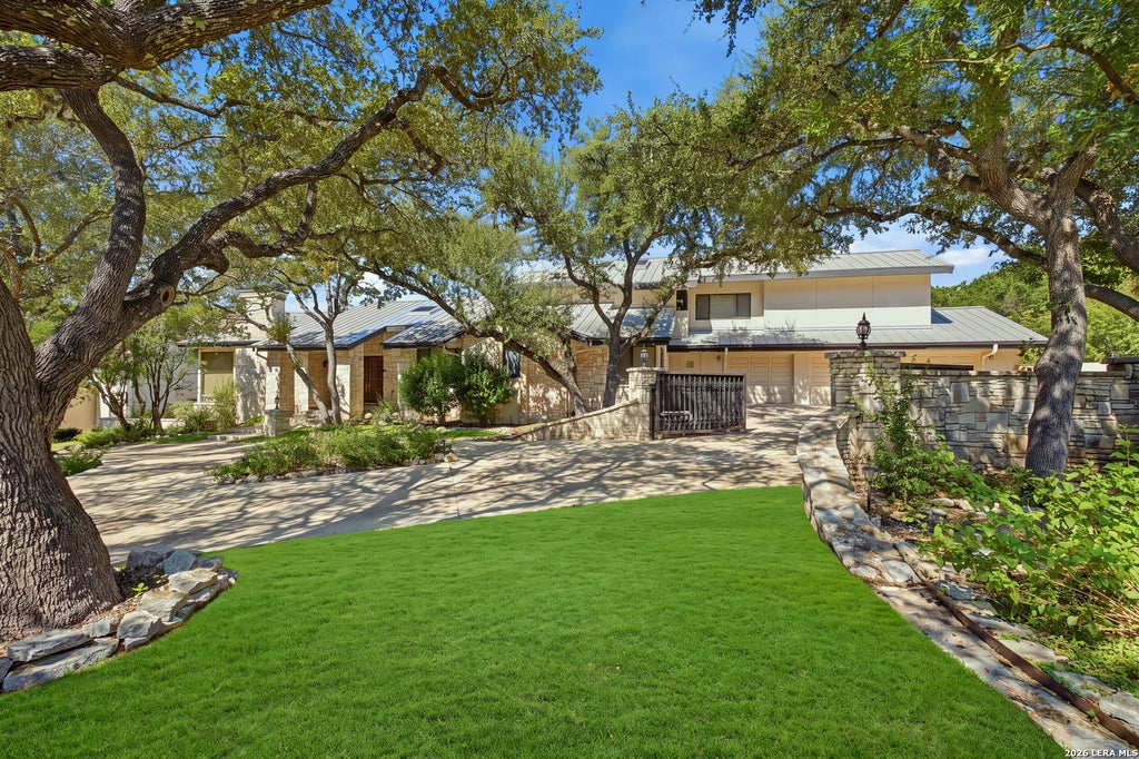 Photo of 13 VINEYARD, San Antonio, TX 78257 (MLS # 2022657)