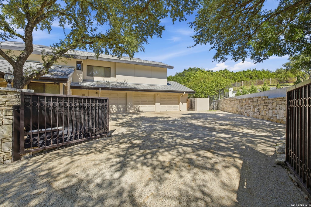 Photo of 13 VINEYARD, San Antonio, TX 78257 (MLS # 2022657)