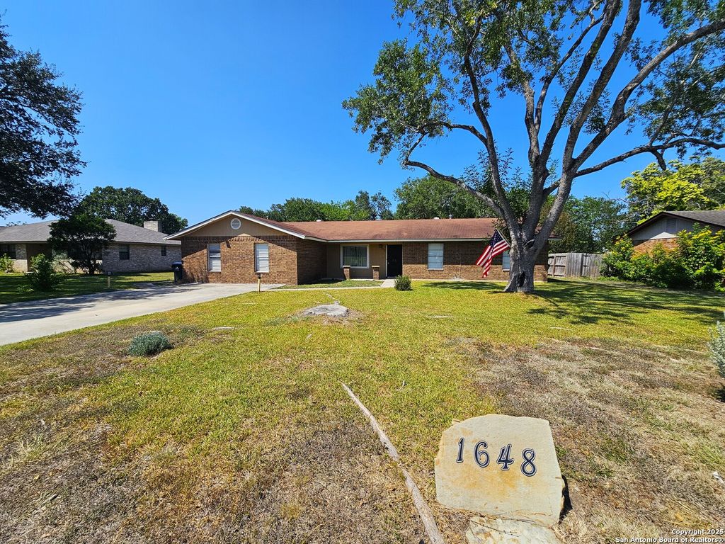 Photo of 1648 Eastwood, Seguin, TX 78155 (MLS # 1899300)