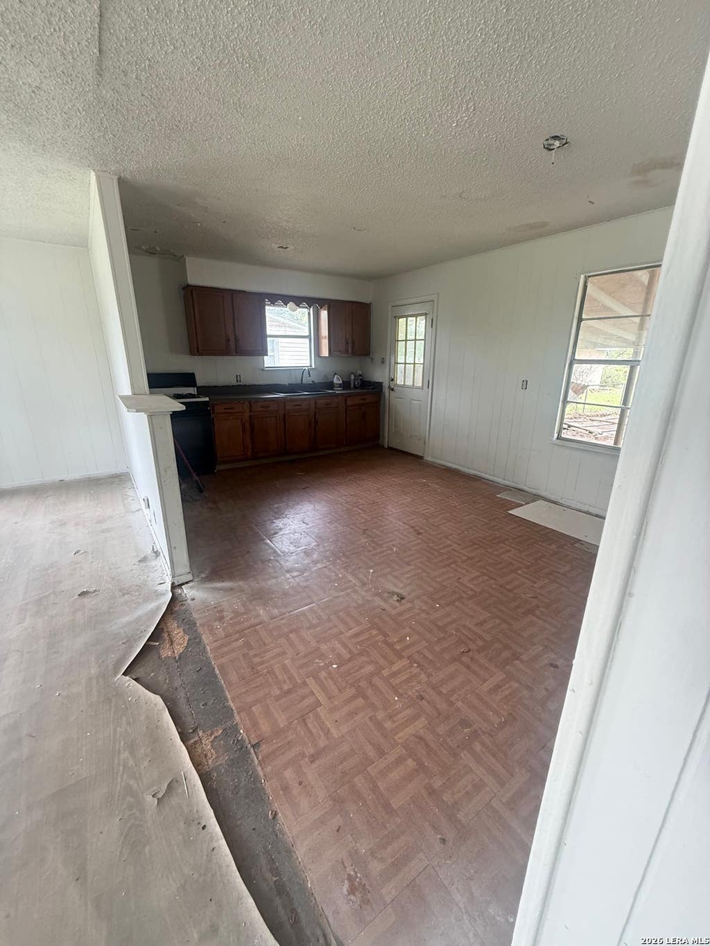 Photo of 1025 BOWEN ST, Pleasanton, TX 78064 (MLS # 1973378)