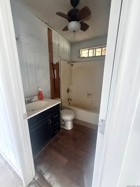 Property photo of 1025 Bowen St, Pleasanton, TX 78064