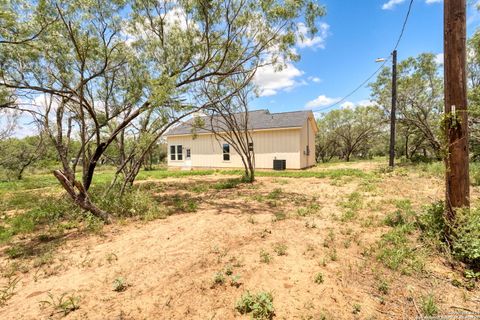 A home in Floresville