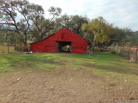 A home in Leakey