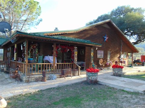 A home in Leakey