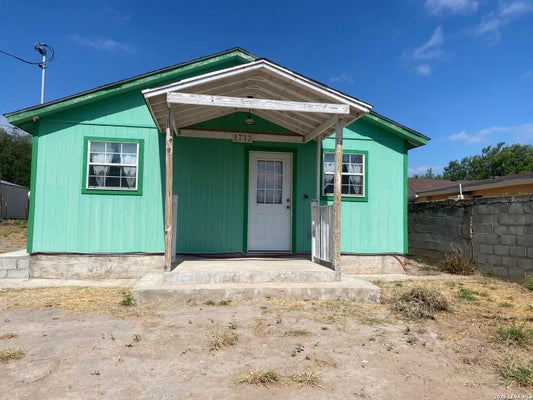 1717 CALLE GINEBRA, EAGLE PASS, TX 78852 - Image ea92f1d38cd6ca32ad83c3f20aa4db5e/6208131