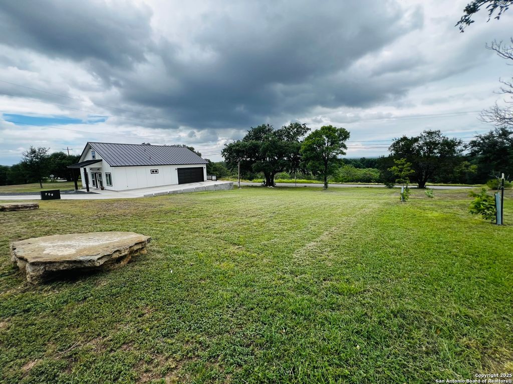 Photo of 708 Taylor Dr, Horseshoe Bay, TX 78657 (MLS # 1897621)