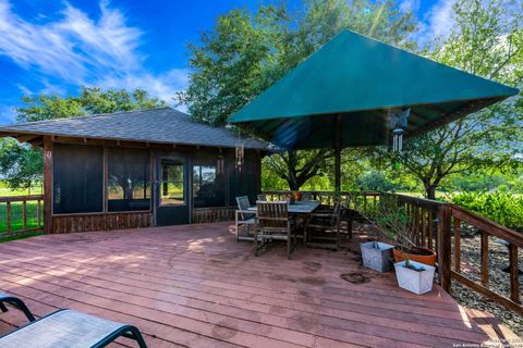 A home in Floresville