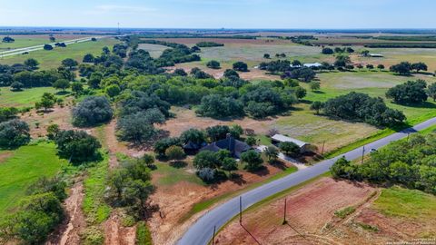 A home in Floresville